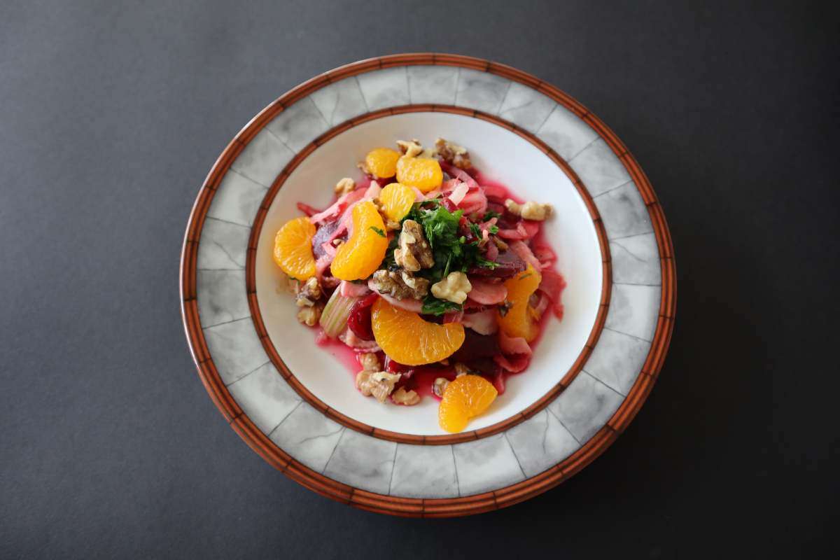 Rote-Bete-Salat mit Mandarinen, Walnüssen und Petersilie