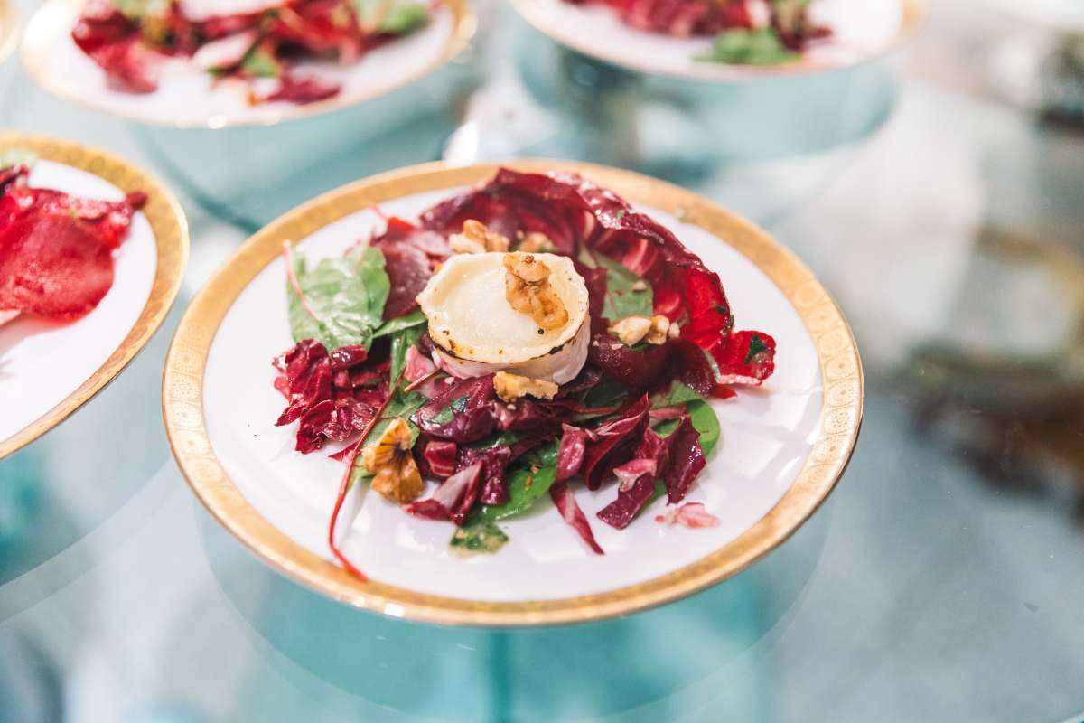 Rote-Bete-Radicchio-Carpaccio mit Ziegenkäse