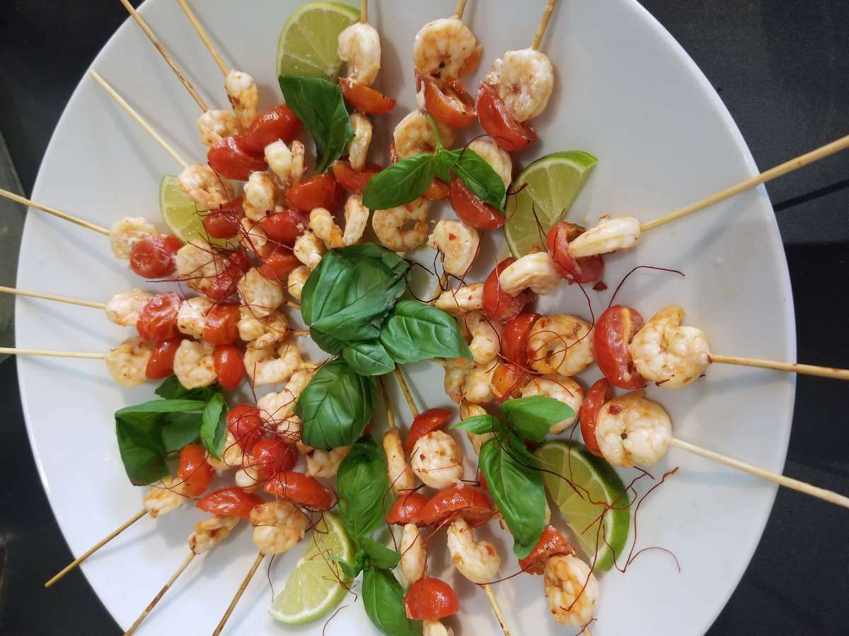 Garnelen-Tomaten-Spieß in Chili-Limetten-Reduktion