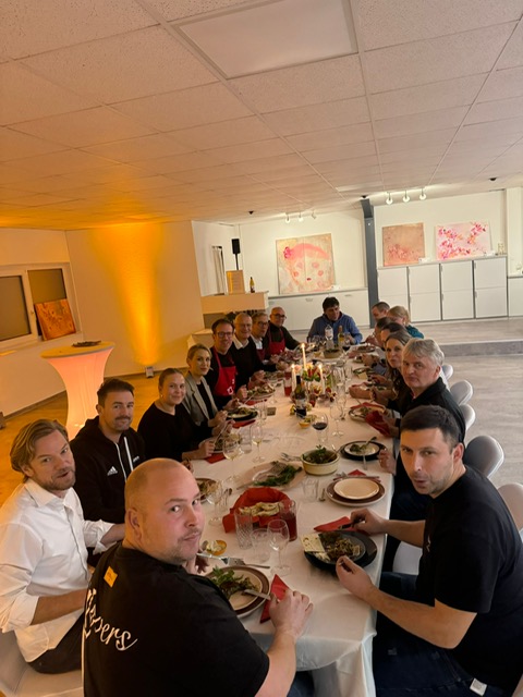 Privatkoch Ferylicious bei einem Firmenevent mit großer Gästerunde